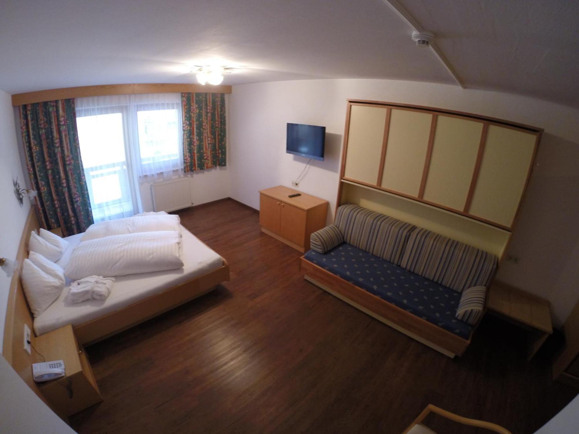 Hotel Alpina Saalbach-Hinterglemm Room photo