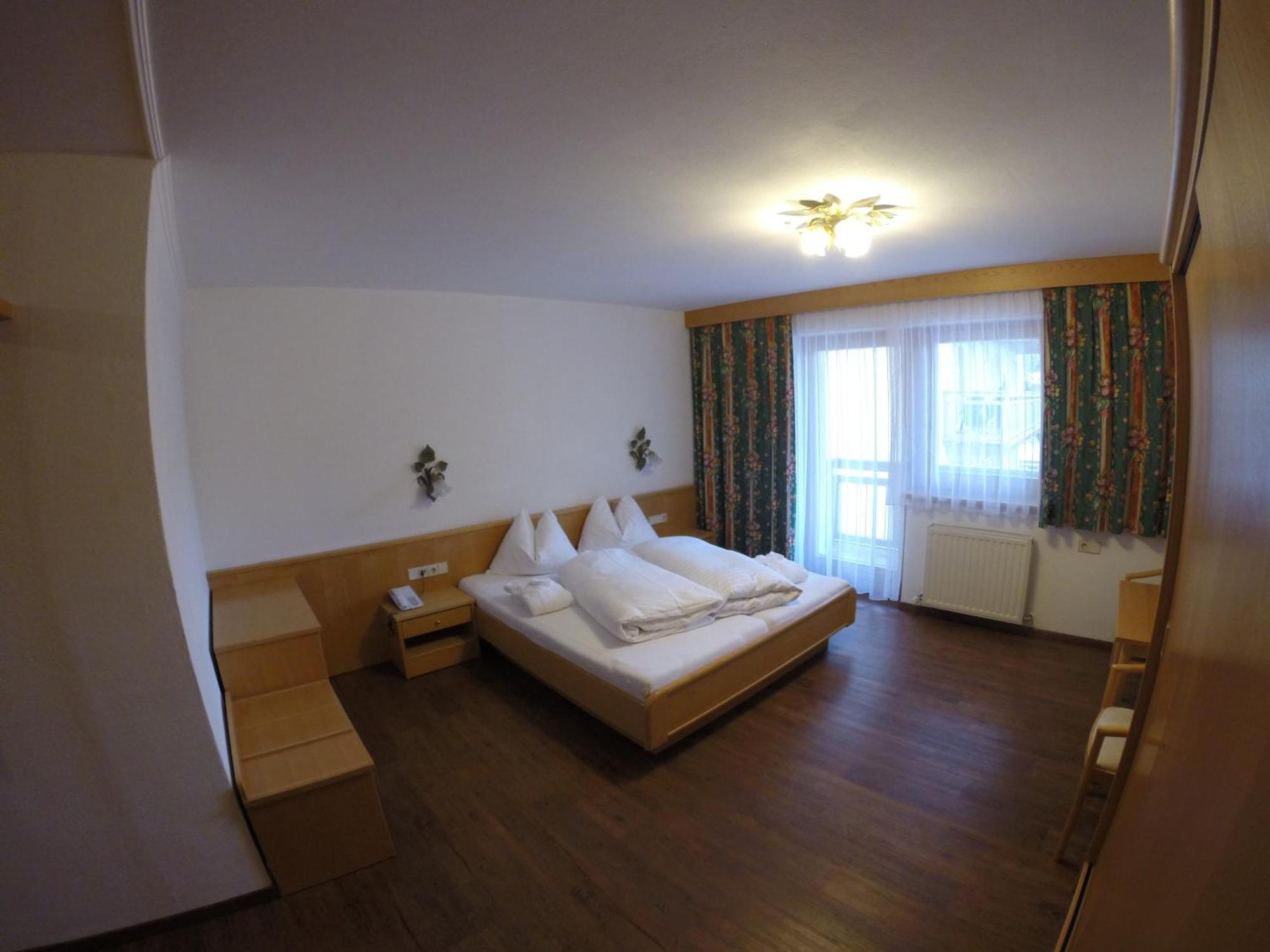 Hotel Alpina Saalbach-Hinterglemm Room photo