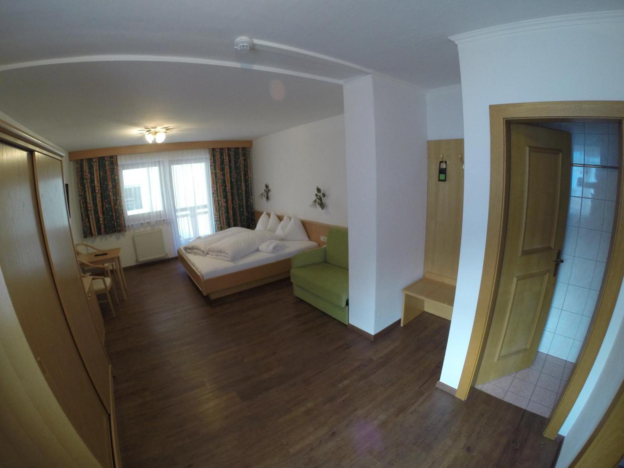 Hotel Alpina Saalbach-Hinterglemm Room photo