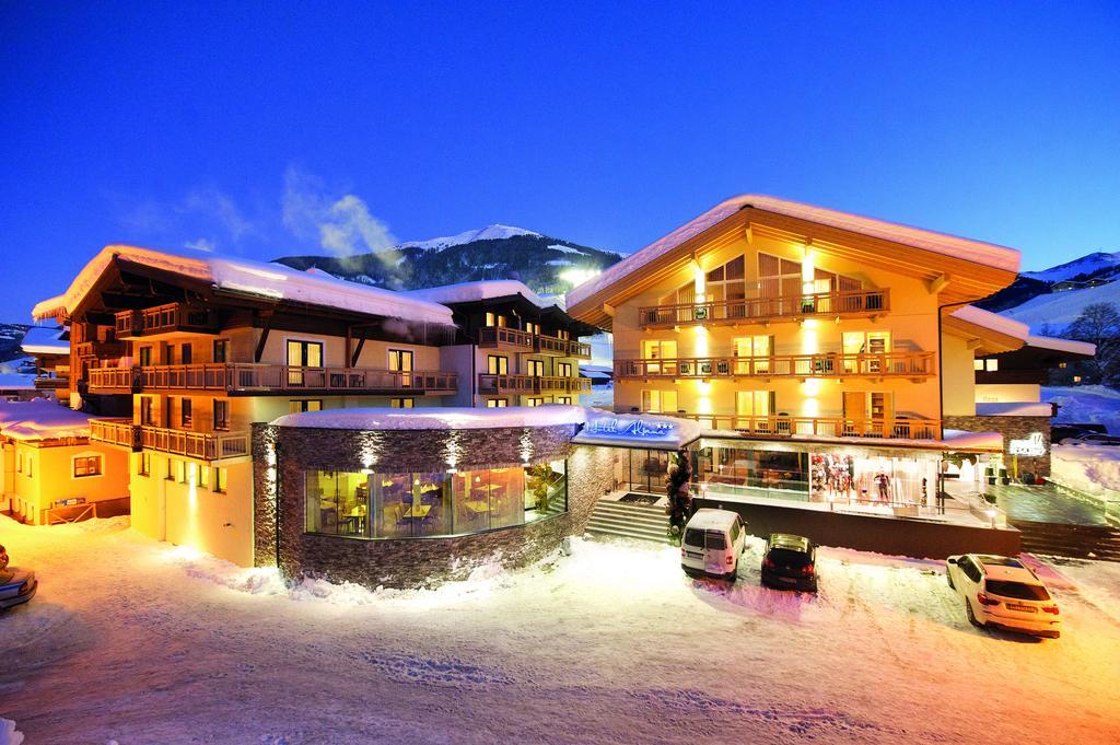 Hotel Alpina Saalbach-Hinterglemm Exterior photo